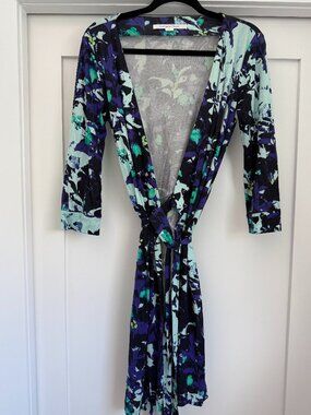 Diane vonFurstenberg ・Wrap Dress ・Multi-Color ・Size 6